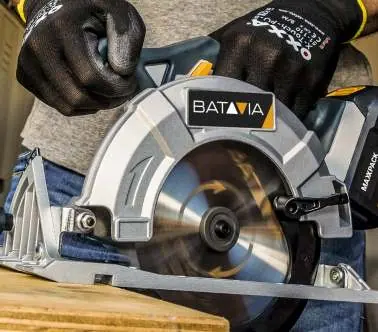 Operating the circular saw on a wooden workpiece.
