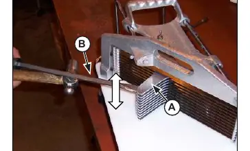 Figure 1. Pusher Head Adjustment Between the Blades.