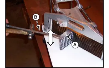 Figure 1. Pusher Head Adjustment Between the Blades.