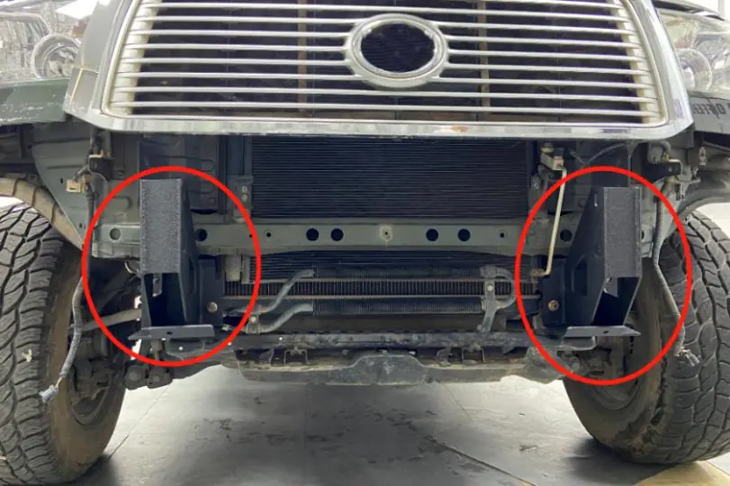 Installing the connecting bracket