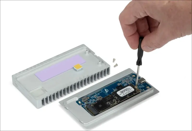 Securing the drive with the screw.