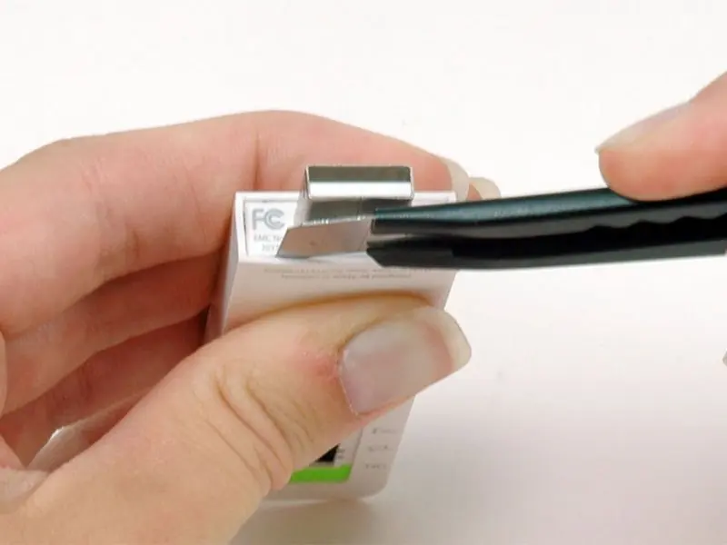 Cutting the adhesive seam