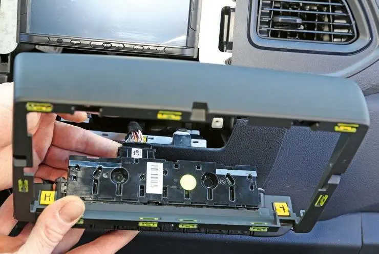 Additional installation photo from page 7