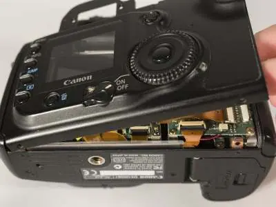 Lifting the rear panel
