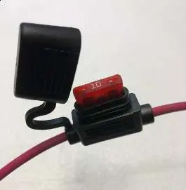 Inserting the fuse into the inline fuse holder