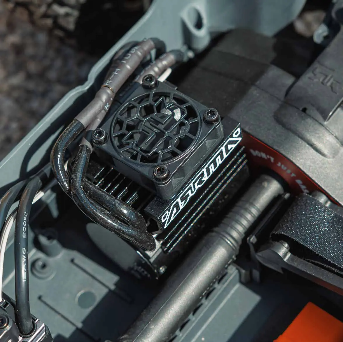 Spektrum electronics and cooling fan