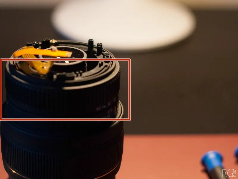 Removing the zoom rubber to access screws.