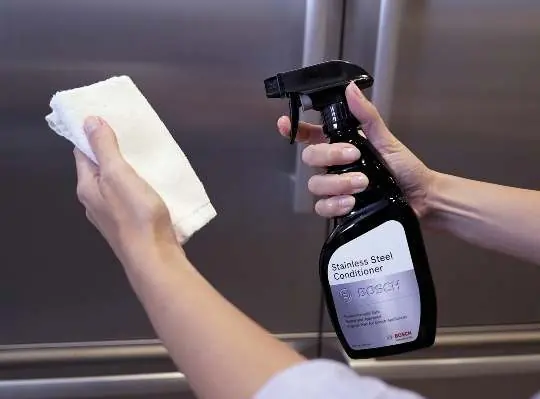 Cleaning stainless steel surfaces