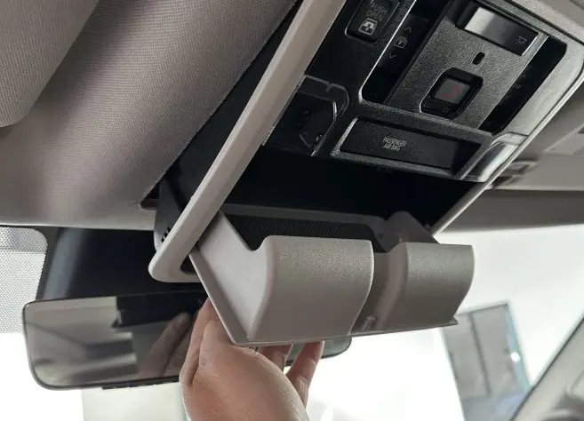 Disassembling the overhead console