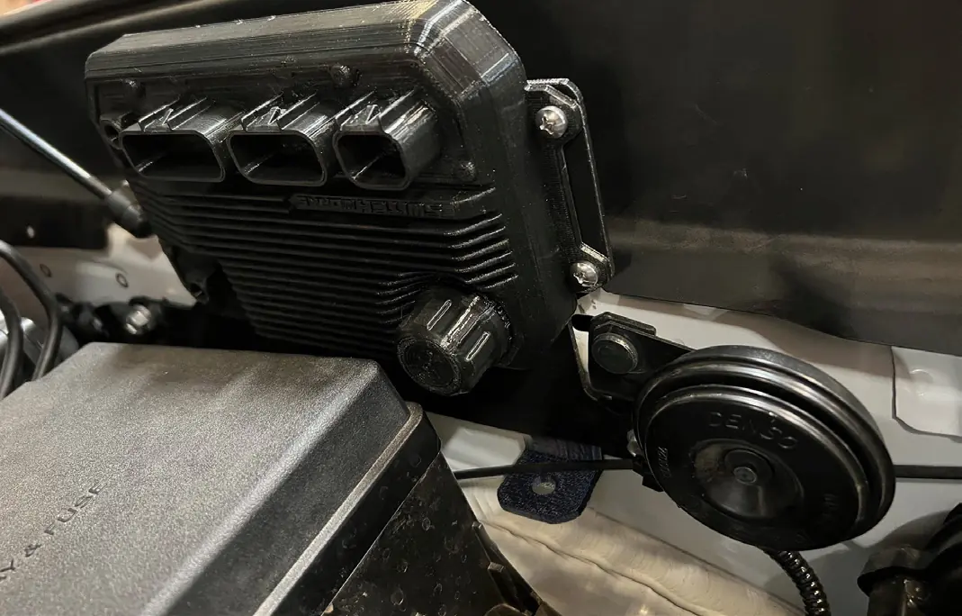 Connecting harnesses to the brain module