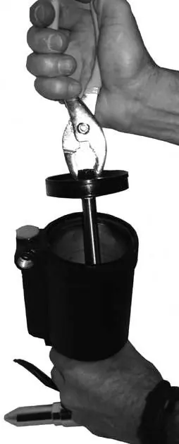 Priming the air cylinder.