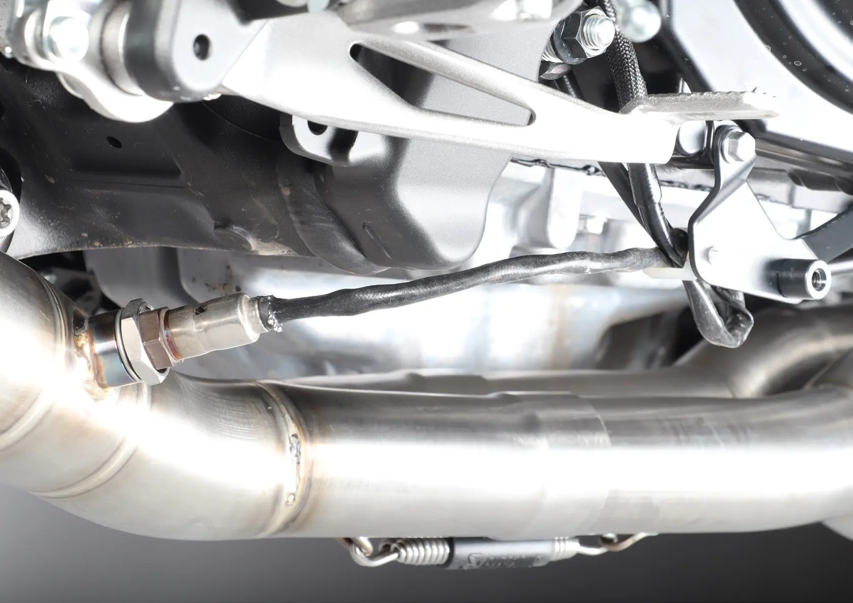 Tightening the lambda sensor