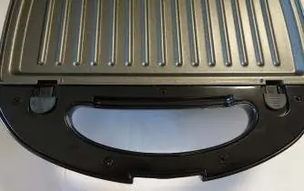 Handle and locking mechanism