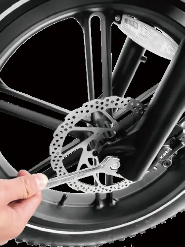 Installing the front wheel