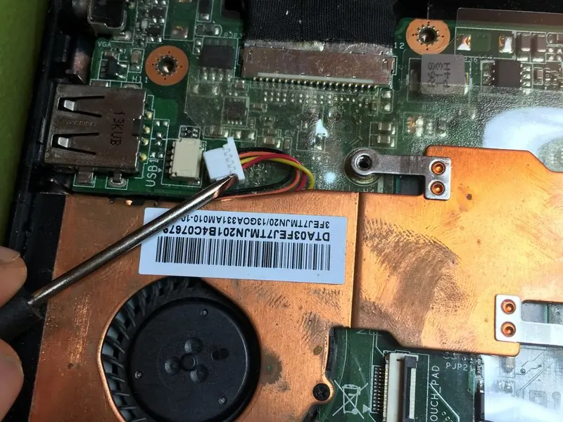 Removing heatsink and fan screws