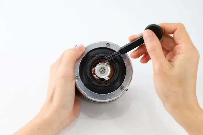 Removing the grinder bracket