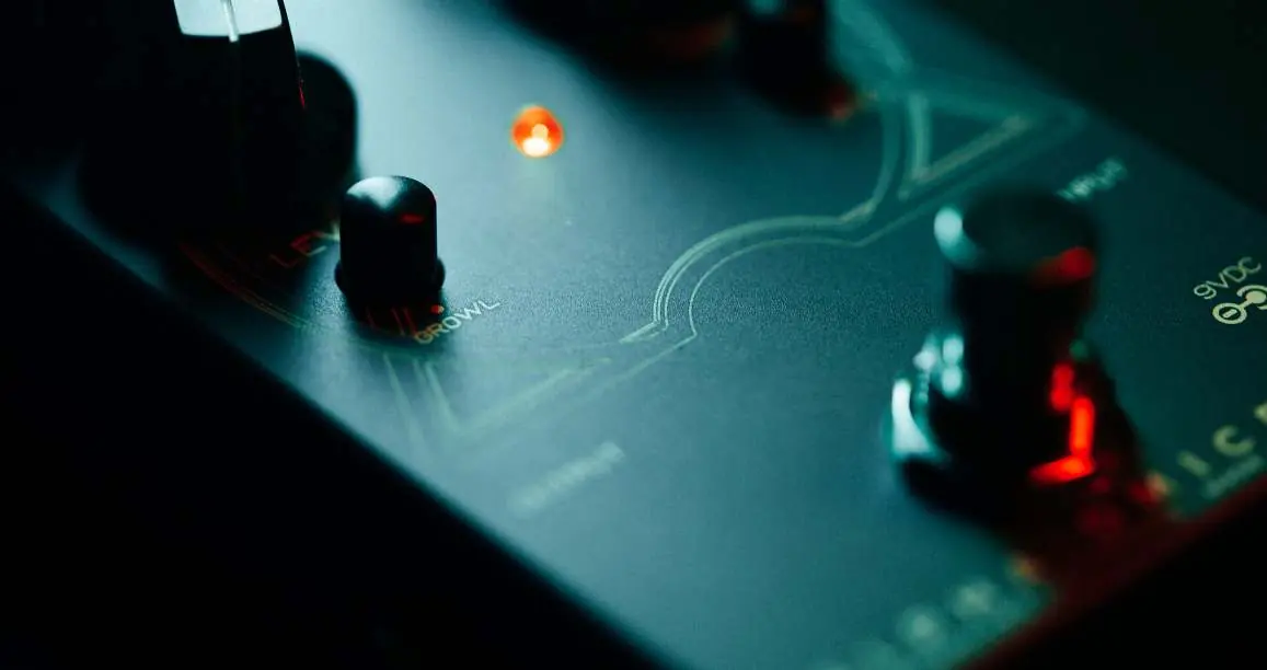 Darkglass Alpha·Omicron pedal controls