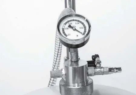 Vacuum pump connection
