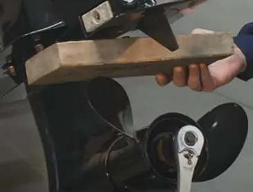 Tightening the propeller nut