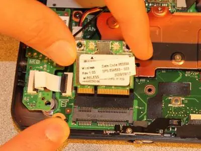 Removing the wireless card