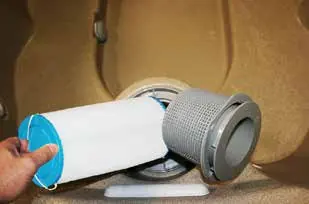 Filter cartridge removal