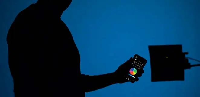 Using the smartphone app to control the light