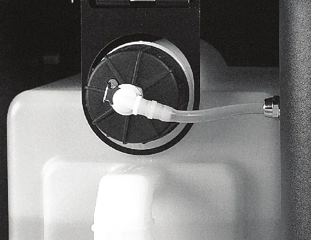 Fluid tank and magnetic air filter
