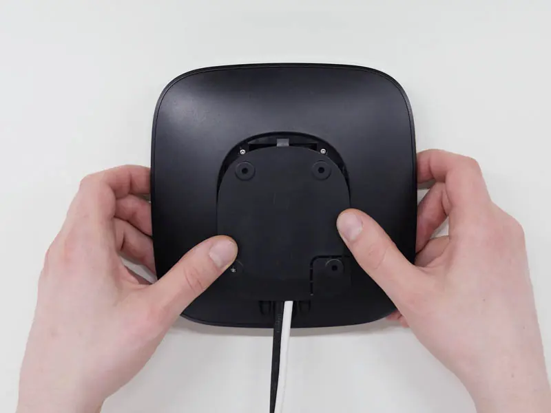 Removing the device from the SmartBracket mounting panel