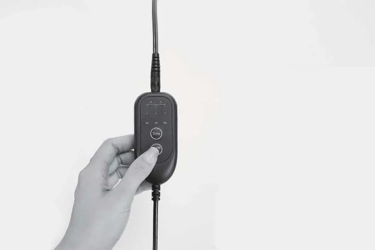 Connecting the controller to the blanket