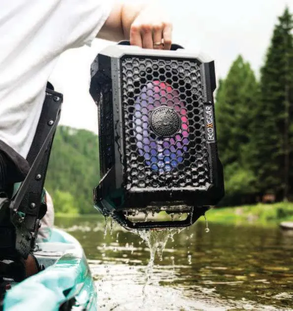 Ecoxgear DEFENDER 12V in outdoor environment