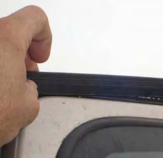 Inserting front top plastic strip