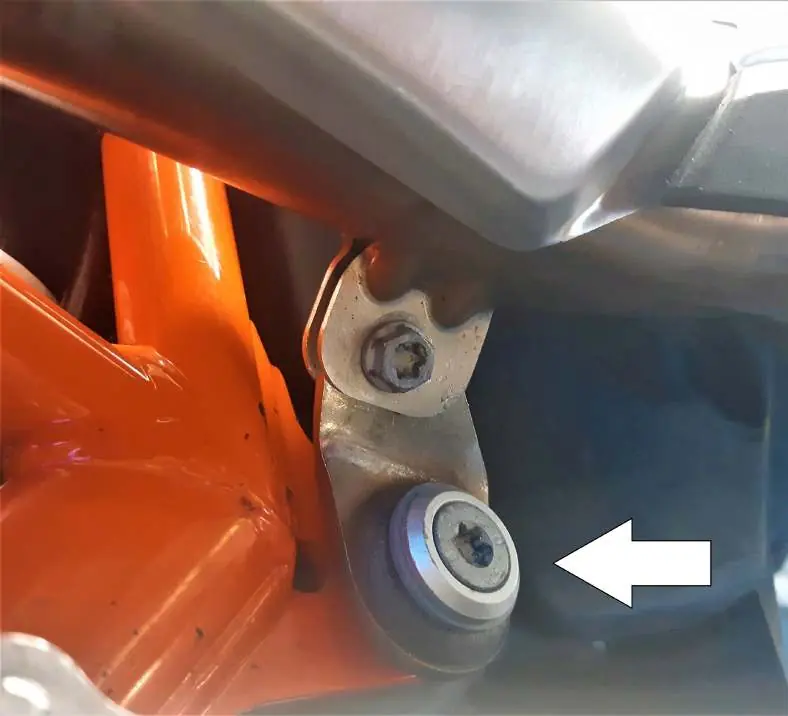 Torx screw location on the connection bracket