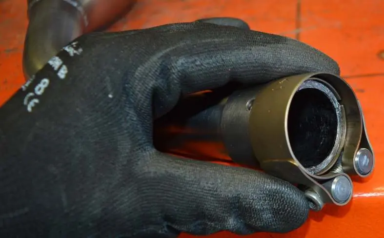Securing the manifold with springs