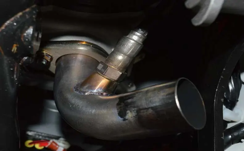 Connecting the Lambda probe to the header pipe