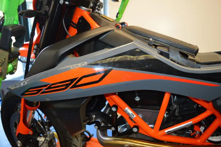 Reinstall the side fairing panel.