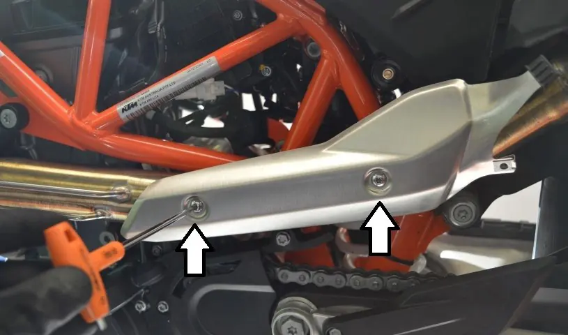 Mounting the heat shield