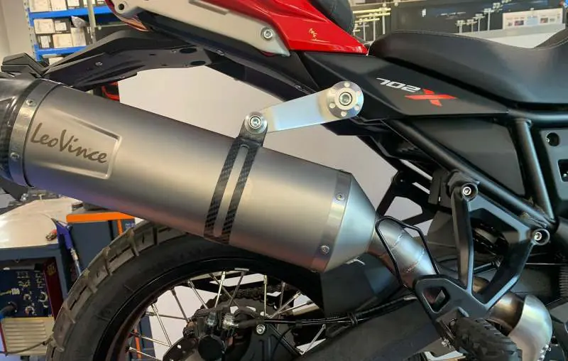 Installing the LeoVince muffler