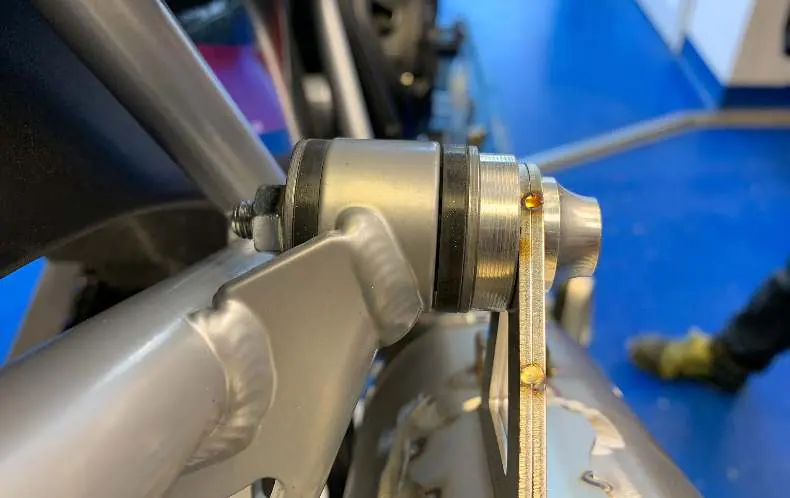 Installing the muffler