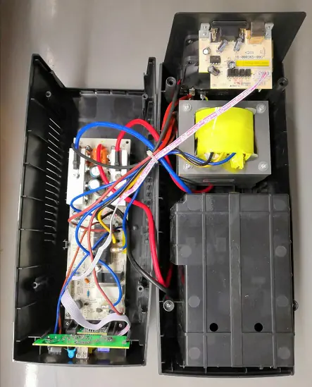 Internal components of the UPS