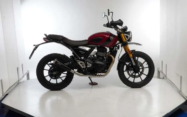 Triumph Speed 400 with LeoVince GP One