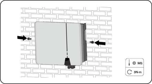 Fixing the inverter to the wall bracket