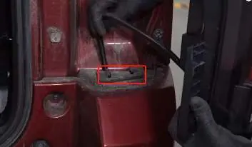 Disconnecting the wiring harness