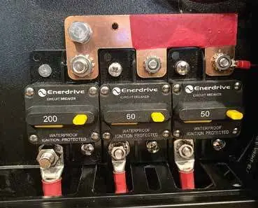 Auxiliary battery positive connection
