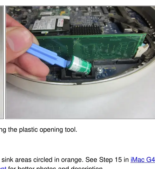 Removing the PRAM battery